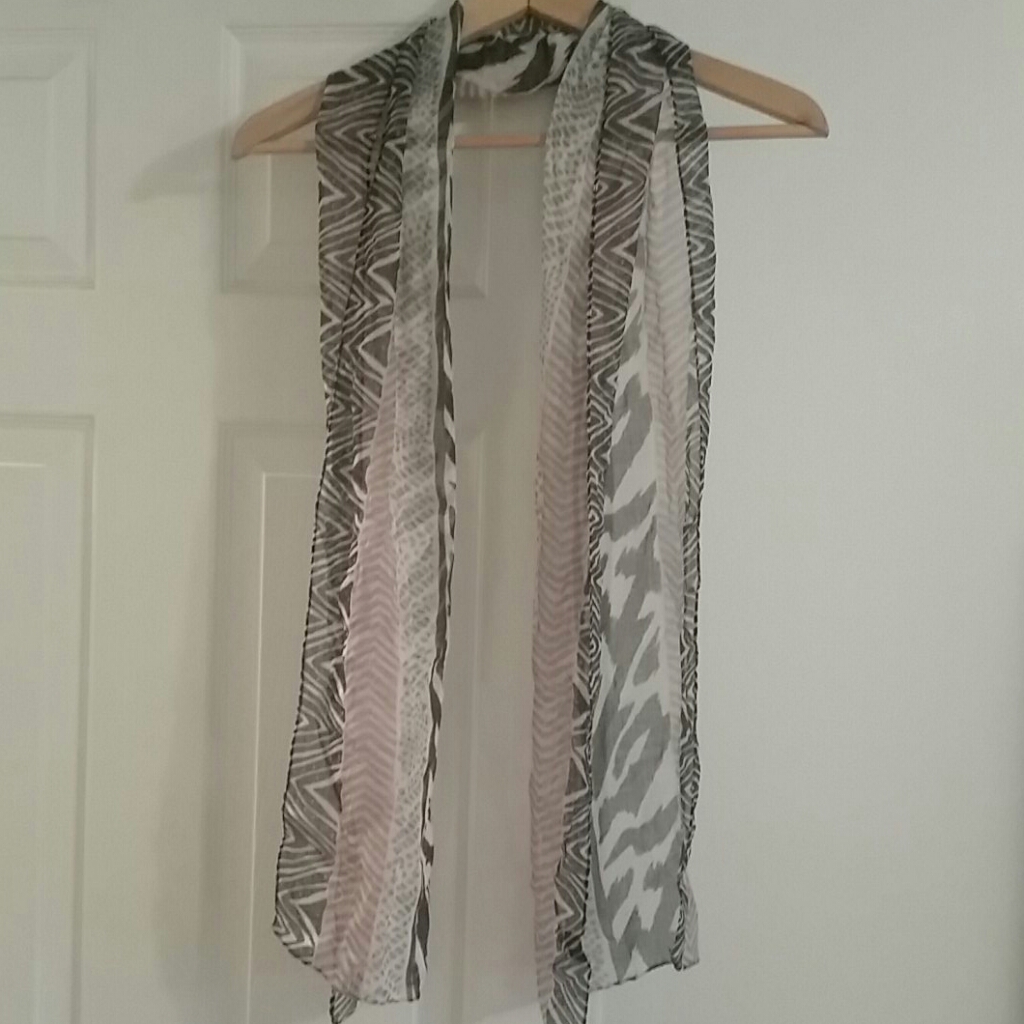 Geometric Pattern Scarf